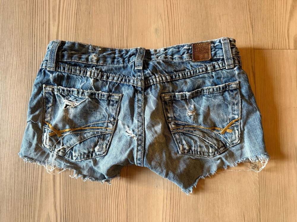 BKE Stella Distressed Denim Shorts - Picture 2 of 7
